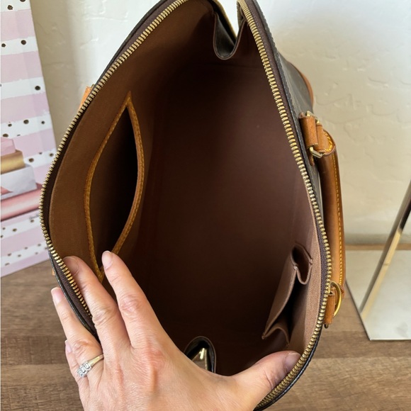 Louis Vuitton Monogram Alma - Picture 15 of 17